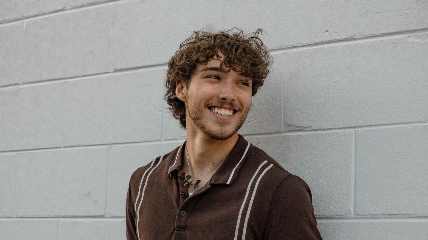 Comment coiffer des cheveux mi-longs pour homme ?