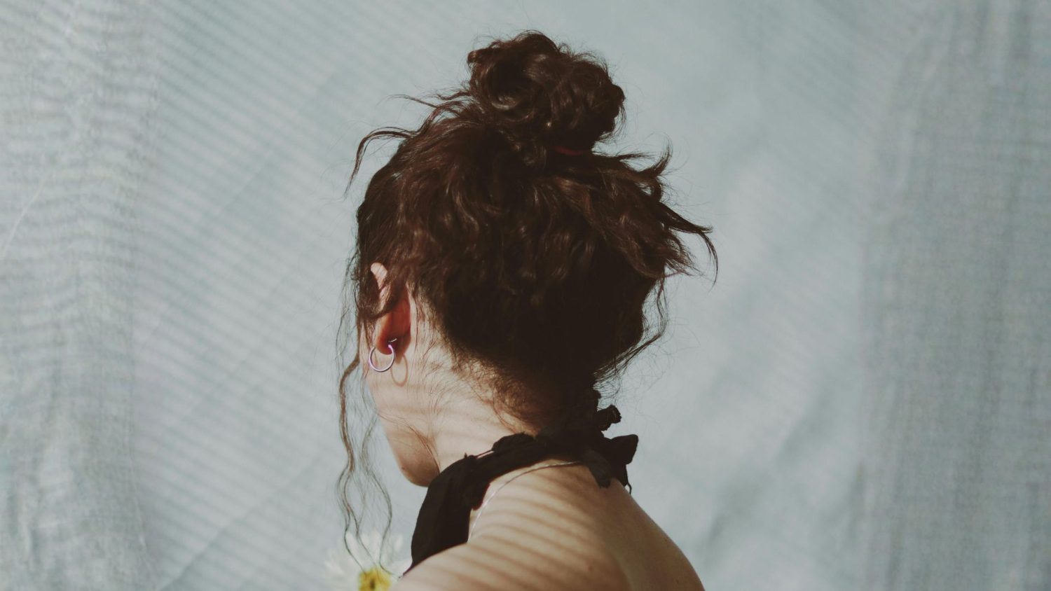Comment faire un chignon coiffé décoiffé facilement ?
